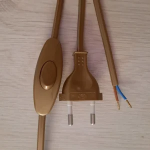 Interruttore cablato unipolare con cavo e spina 2P 10A da 1.80 mt Oro 26545 oro Direct Verzonden